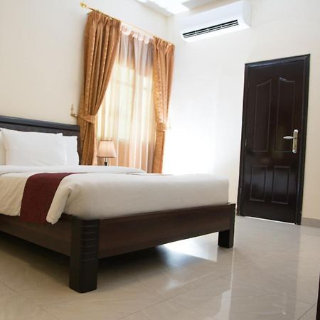 Tiger Home Hotel Apartments Muskat Bagian luar foto