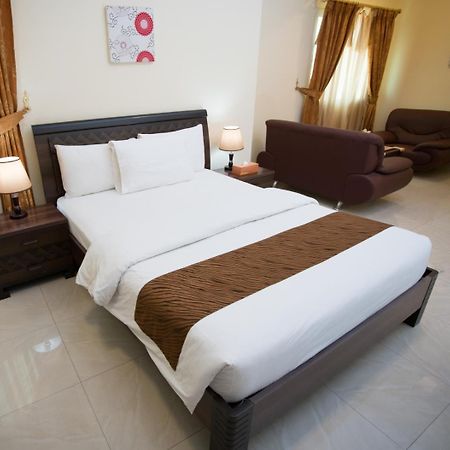 Tiger Home Hotel Apartments Muskat Bagian luar foto