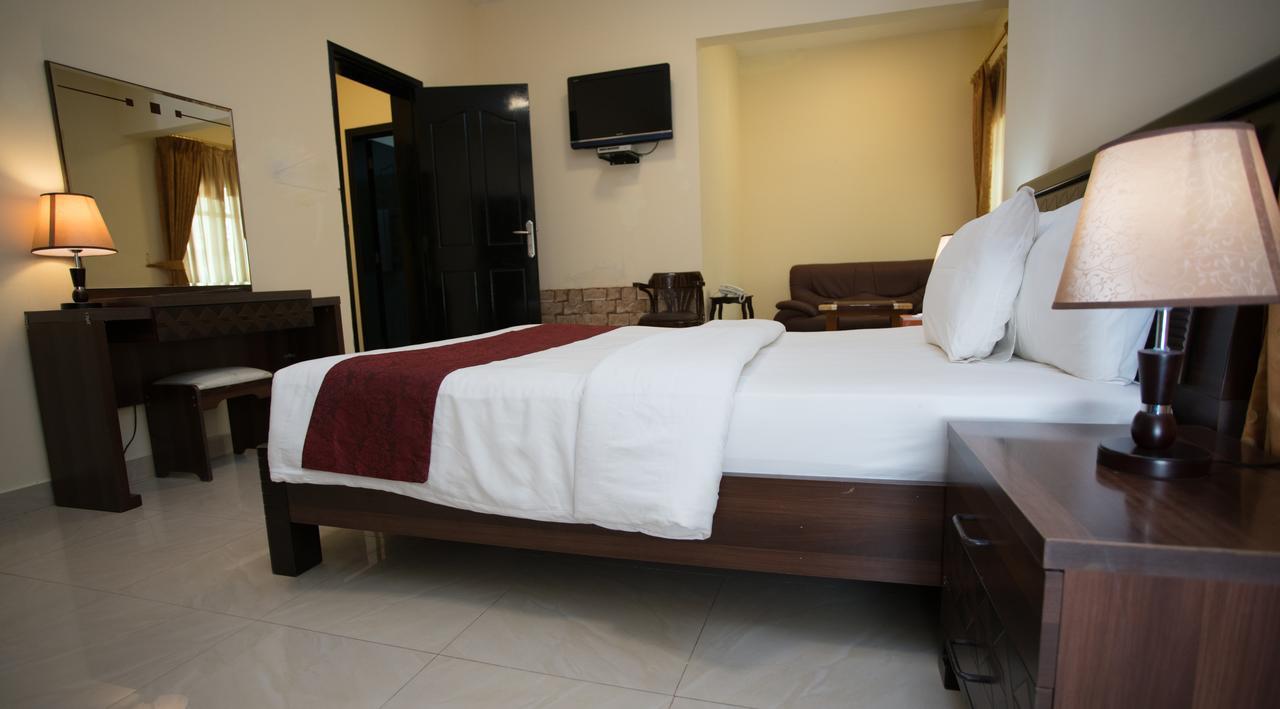 Tiger Home Hotel Apartments Muskat Bagian luar foto