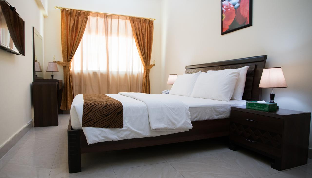 Tiger Home Hotel Apartments Muskat Bagian luar foto