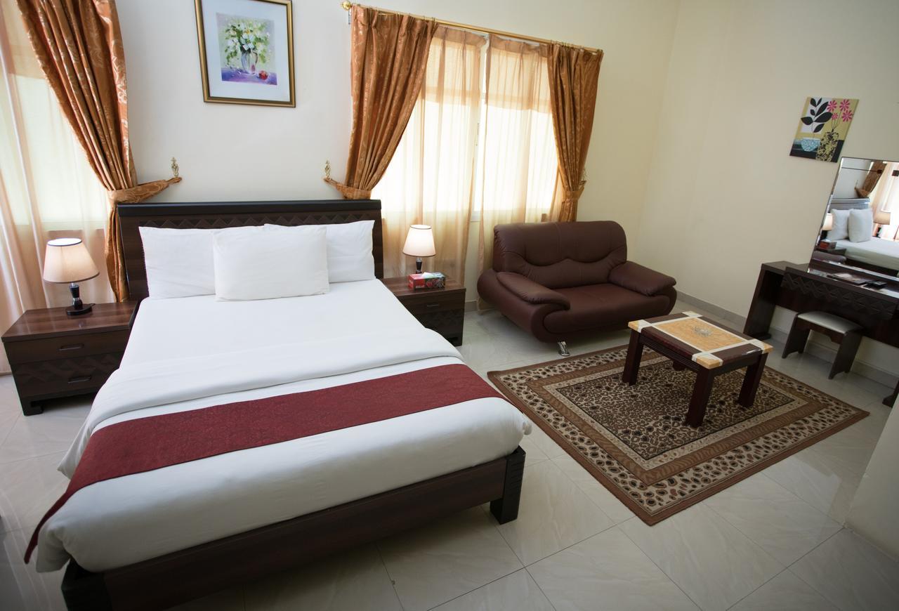 Tiger Home Hotel Apartments Muskat Bagian luar foto