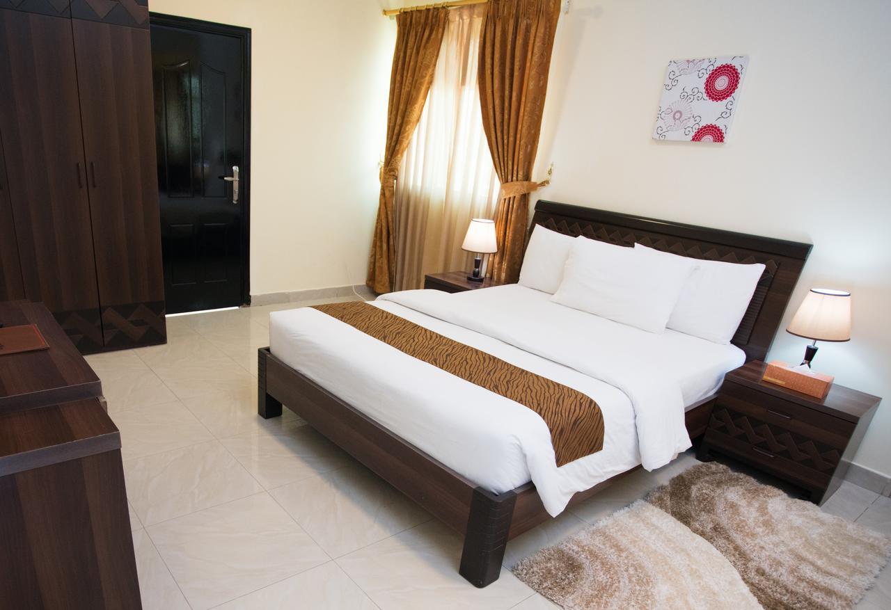Tiger Home Hotel Apartments Muskat Bagian luar foto