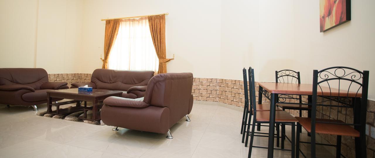 Tiger Home Hotel Apartments Muskat Bagian luar foto