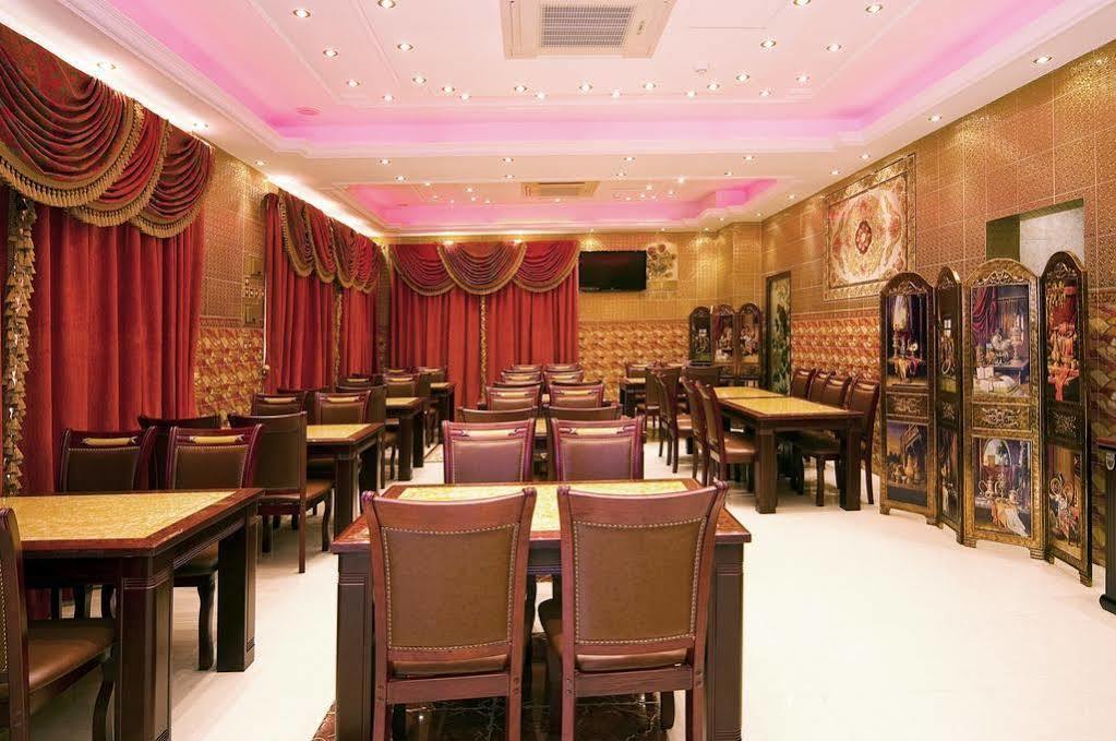 Tiger Home Hotel Apartments Muskat Bagian luar foto