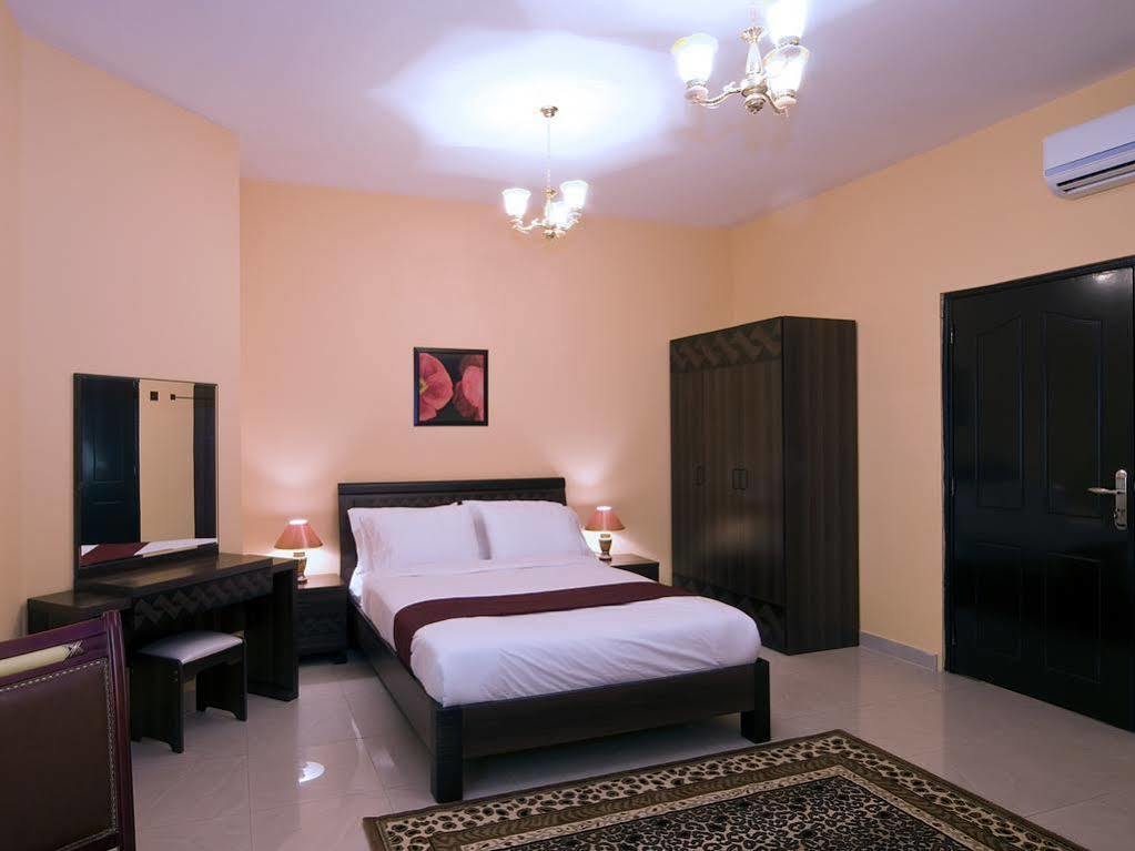 Tiger Home Hotel Apartments Muskat Bagian luar foto
