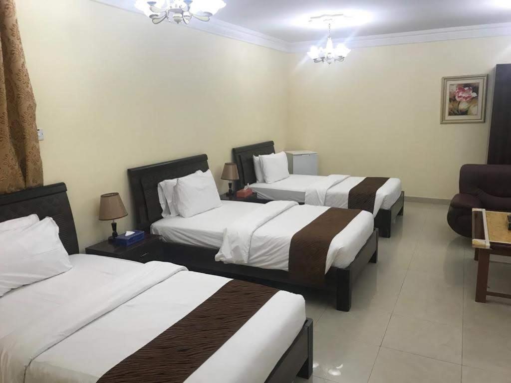 Tiger Home Hotel Apartments Muskat Bagian luar foto