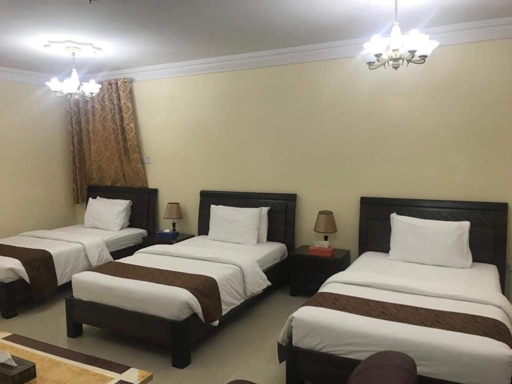 Tiger Home Hotel Apartments Muskat Bagian luar foto