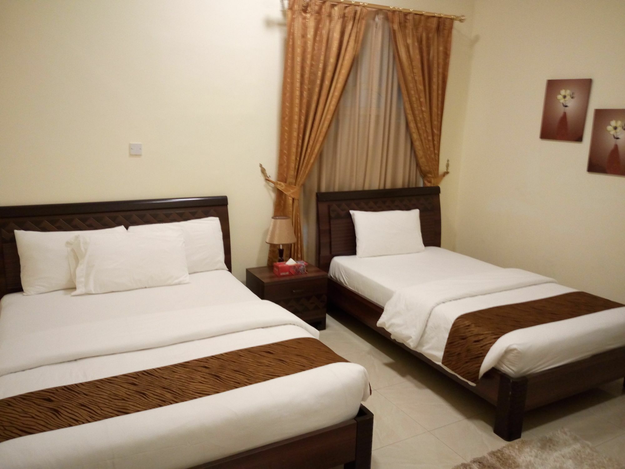 Tiger Home Hotel Apartments Muskat Bagian luar foto