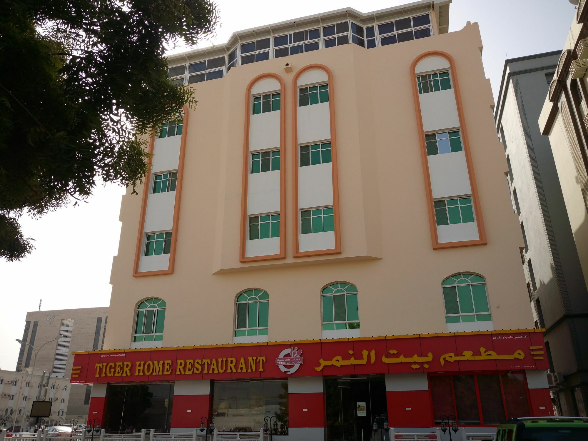 Tiger Home Hotel Apartments Muskat Bagian luar foto