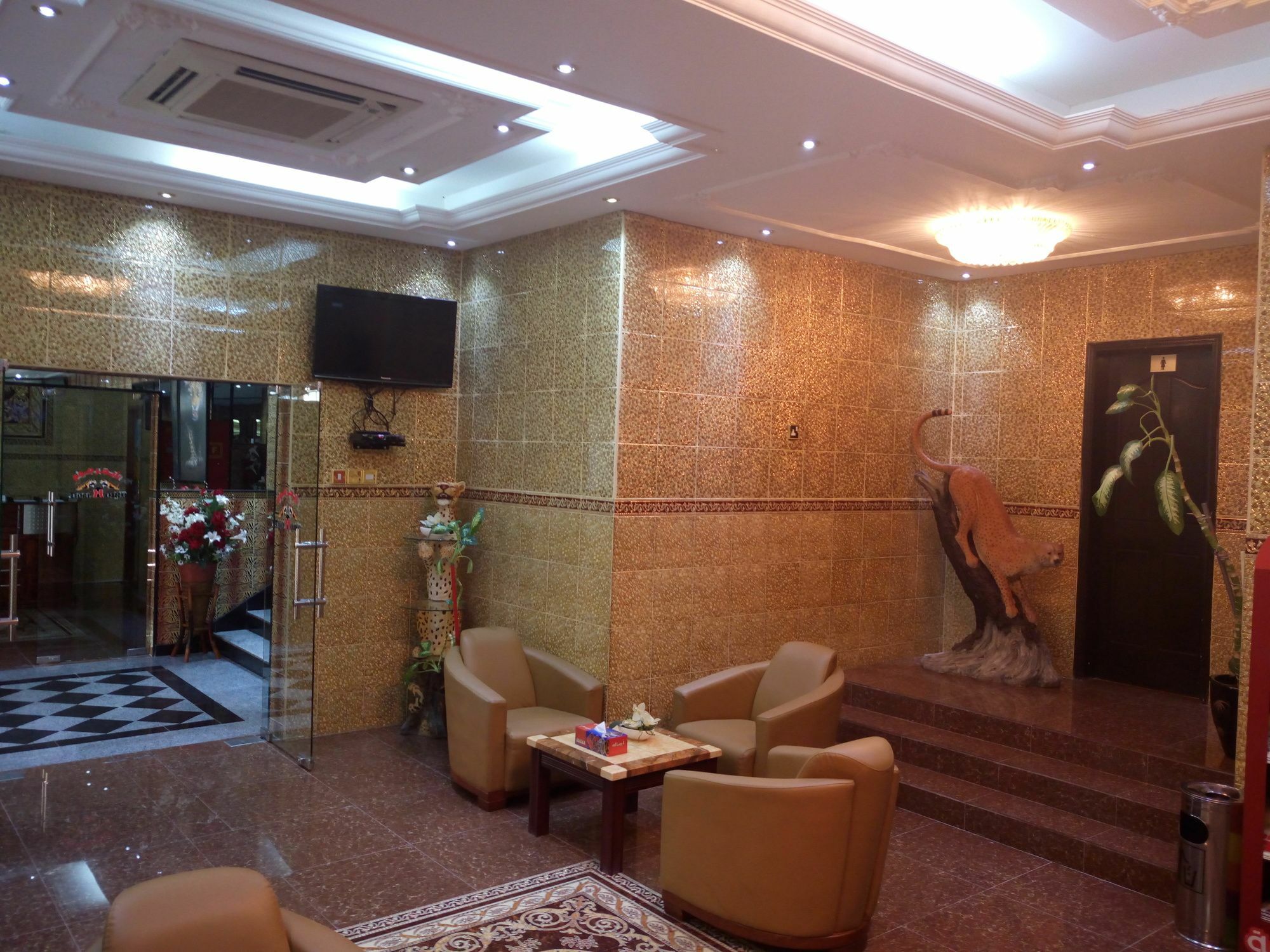 Tiger Home Hotel Apartments Muskat Bagian luar foto